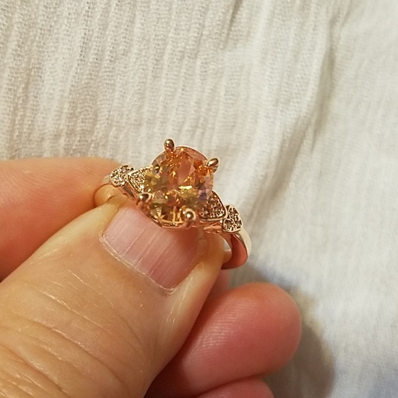 Jewelry - Stunning ring